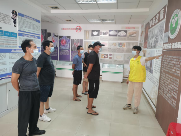 阜沙鎮(zhèn)禁毒信息〔2022〕第224期-- 弘揚(yáng)禁毒精神，筑牢禁毒防線-阜沙鎮(zhèn)組織群眾參觀禁毒教育基地