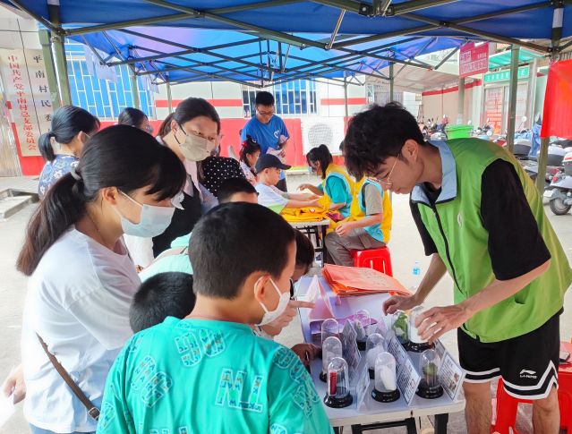 三鄉(xiāng)鎮(zhèn)開展“親子游園樂融融，大手小手齊禁毒“宣傳活動圖片2.jpg